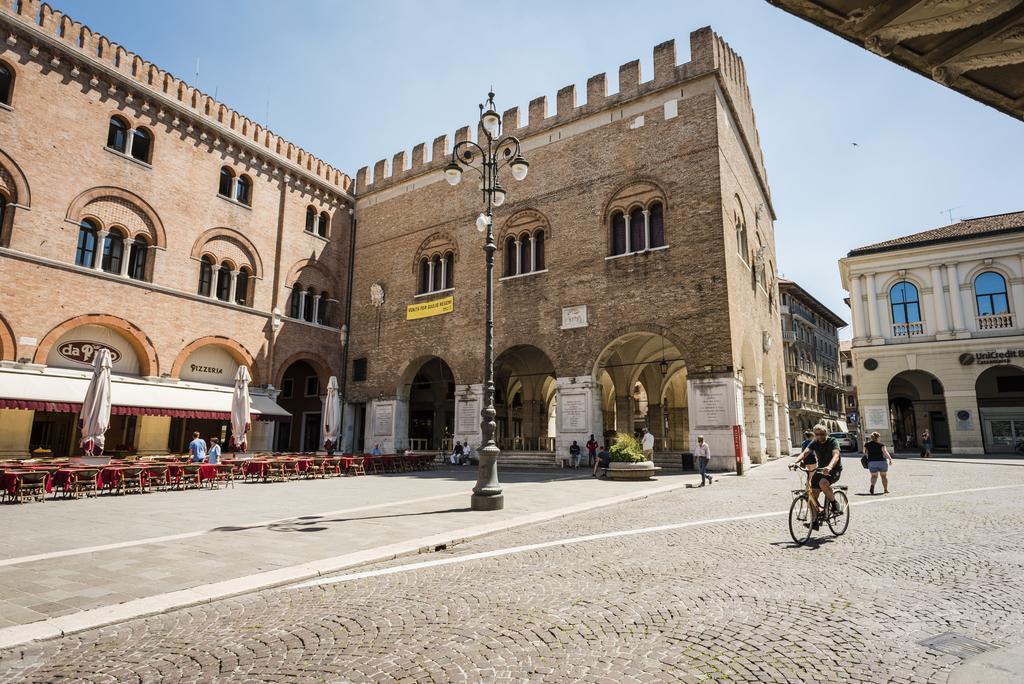 Myplace Piazza Dei Signori Apartments Тревизо Экстерьер фото